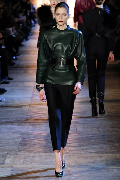 Look 7
